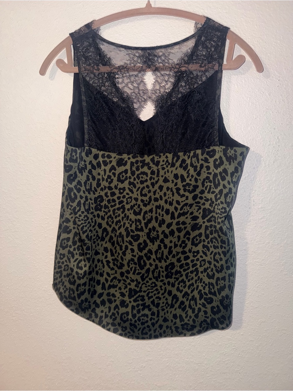 Women’s Express Lace-Back Animal Print Sleeveless Top - Black & Olive